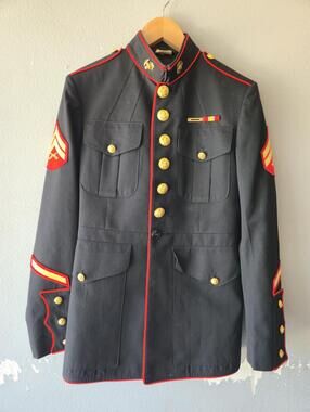 United States Marine Corps (USMC) Enlisted Dress Blue Coat Size 38 Short